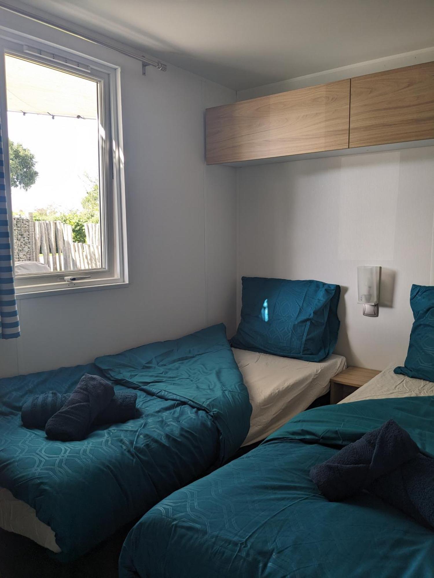 Modern 6p Tiny Solhouse 6 - Near Groningen Chalet